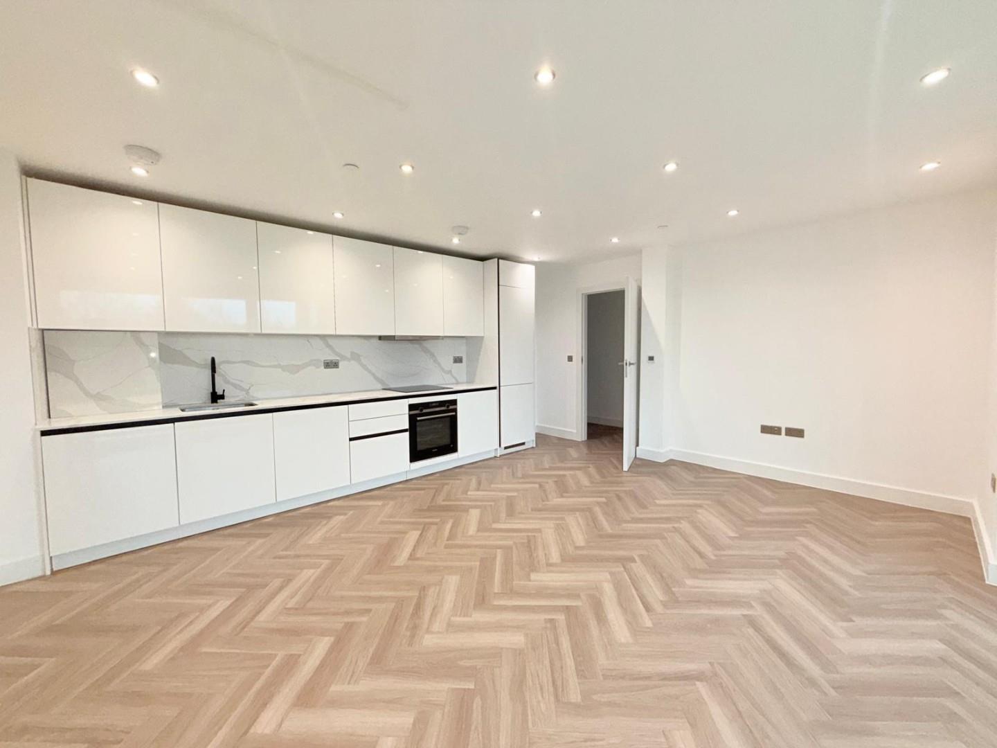 2 bedroom top-floor flat in Larkshall Road in Chingford E4 Area